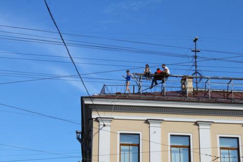 Spaziergang auf den Dächern von St. Petersburg